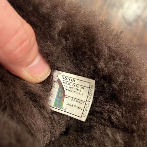 Uggs Bailey Button Triple Boot brown in GUC size 7 - Picture 8 of 9